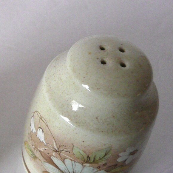 Vintage Royal Doulton Salt And Pepper Shakers Florinda Lambethware Flowers 1977 - Picture 3 of 5